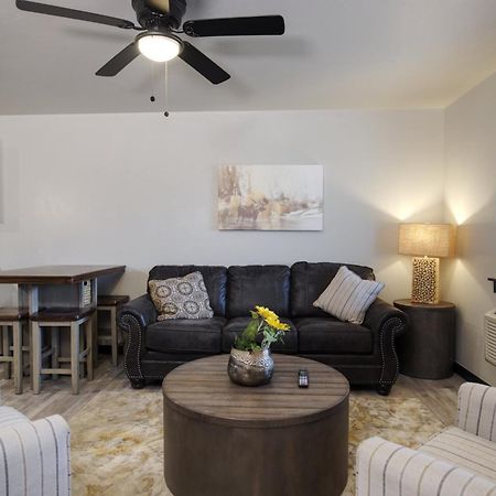 Copper King Extended Stay Collection Butte Bilik gambar