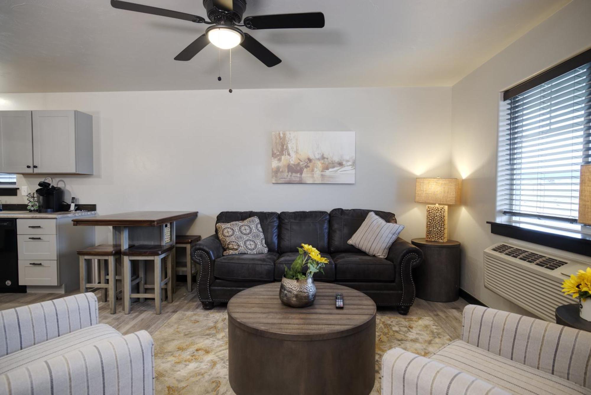 Copper King Extended Stay Collection Butte Bilik gambar